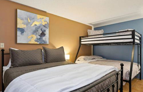 HotTub, Theater, Kings, & Firepit - NearWesley - Foto 13