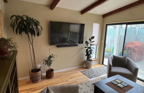 Seaside Garden Escape, A Stroll to the Beach! - Foto 31