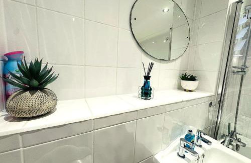 Cosy 2 Bedroom Canary Wharf House with Private Garden - Foto 2