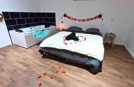 Balnéo privée & cinéma XXL - Logement premium à Tourcoing - Foto 2