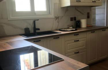 Emmeleia's - Photo 3