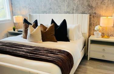 Luxurious Hidden Gem - Downtown Access - Balcony - Foto 26