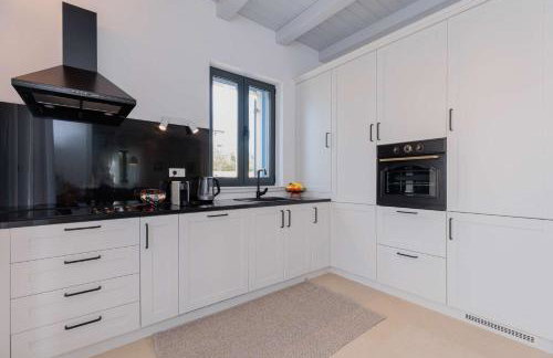 Seafront Villa Adriatica with pool - Photo 26