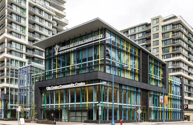 Convenient 2bdr 2BA Richmond Centre Condominium - Photo 18