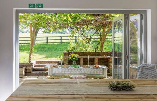 Lower Barn House at Westerlands Farm Sleeps 11 - Foto 9