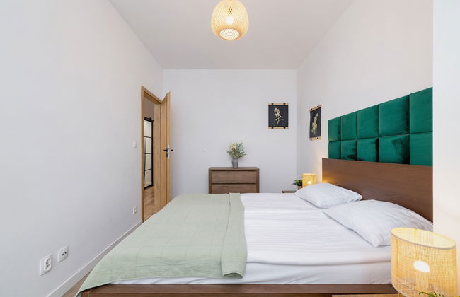 Apartment With Large Balcony by Renters - Photo 7