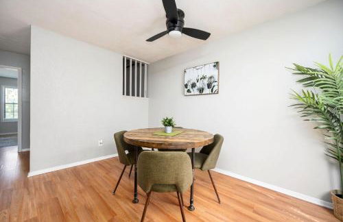 Vibrant Family Retreat~Sleeps 8~2 Kings~ Game Room - Foto 25