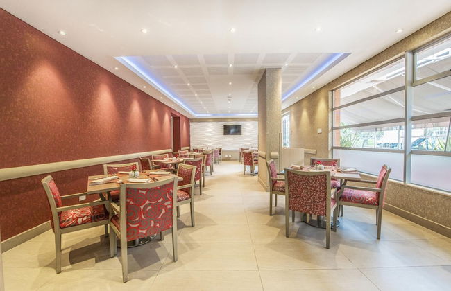 Hotel Plaza Suites - Photo 40