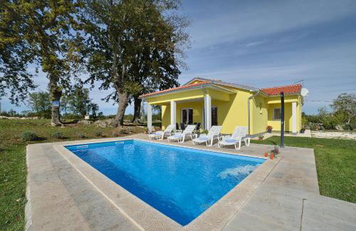 Cozy villa Paradiso with pool immersed in the greenery - Foto 15