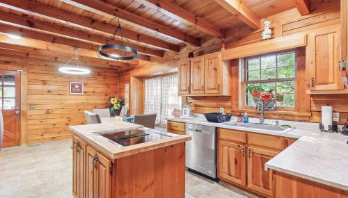 Cabin Bliss - Just 1 Mile from Lake Lanier - Foto 3, stove, dishwasher, pet friendly, minibar