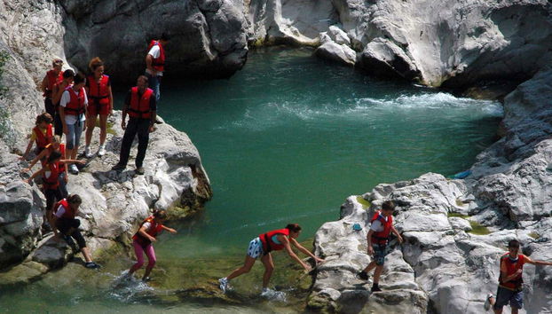 River Trekking + Tubing - Foto 2