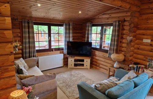 Laura's Lodge Hot Tub Log Cabin, Felmoor Park, Morpeth, Northumberland - Photo 11