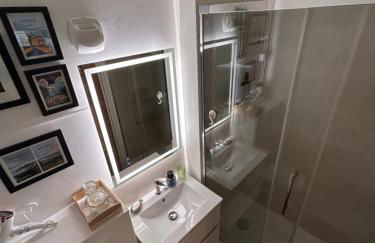 Aux Trompettes Violettes - Foto 26