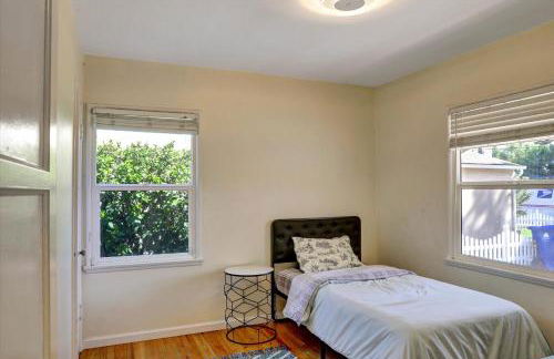 Entire House,Convinient location in Los Angeles , near Universal, Hollywood, Pets Friendly, Free WIFI - Foto 26