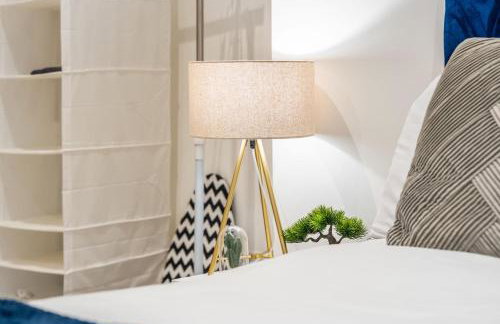 Central 2 Bedroom Apartment with Free Parking Sleeps 8 & Walk to City Centre & Arena - Foto 23