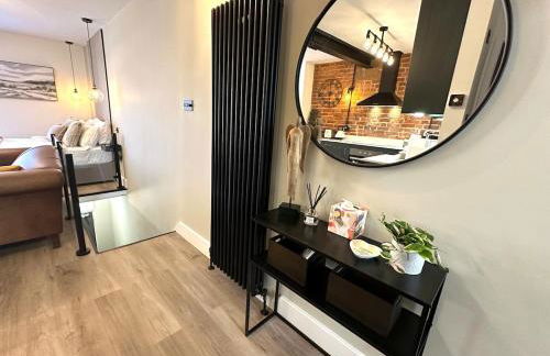 Urban Chic- Stylish Flat in the Heart of St Albans - Photo 8