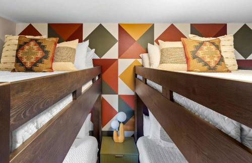 Sleeps 18 Private Pool & Hot Tub Playground - Photo 35