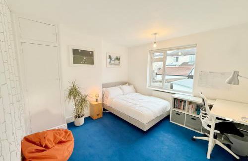 Redland's Fun & Colourful Artistic House - Foto 28