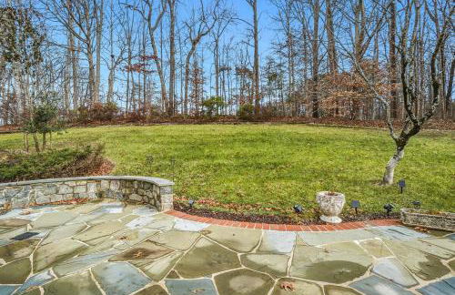 Bright Family Retreat with Private Backyard & Loft - Foto 13