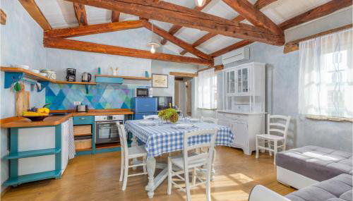 1 Bedroom Beautiful Apartment In Zminj - Foto 3