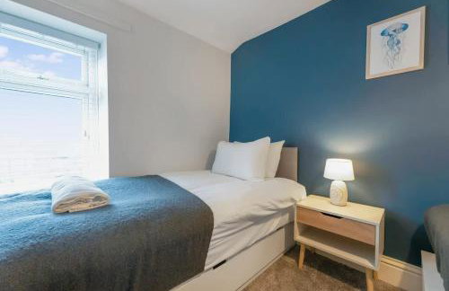 NEW! Stunning 2-Bed Home by Stay With Us, Ideal for Families, Sleeps 4! - Foto 13