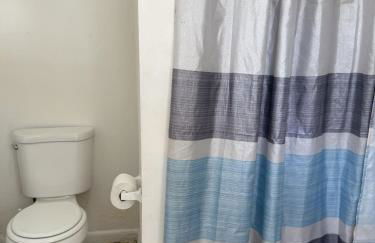 Private house with 4 bedrooms 2 bathrooms, NYC direct bus 1 block away, MetLife Stadium FIFA World Cup 30 minutes away - Foto 10