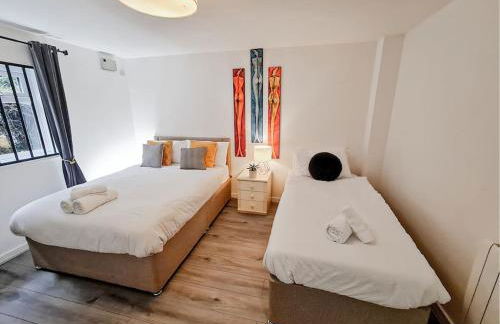 Comfy 2 bed Flat with free Parking, close to Tube - Foto 13