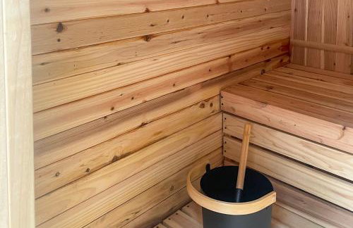 Hot Tub + Fire Pit: Modern North Carolina Retreat - Foto 32