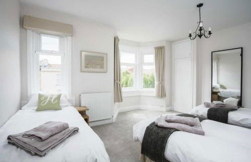 Stylish Central Bath House with five bedrooms - Photo 30