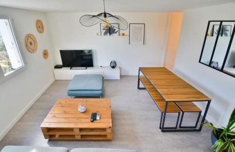 Bruyères with deck and private parking - Photo 2