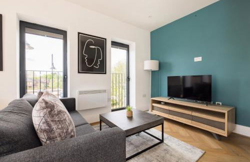 Staines Riverside by Charles Hope - Foto 74