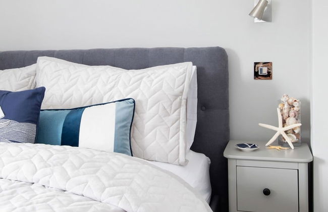 Seaside Serenity 3-bed Deck Garden Near Shore - Photo 11