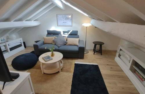 The Street of the Singing Bird. - Foto 10