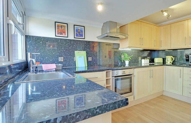 Brunswick Fab Pad - 2 Bedroom 2 Bathroom Garden View Balcony - Foto 16