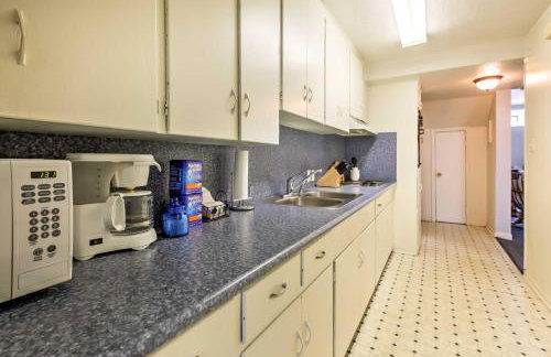 Less Than half Mi to Porretto Beach! Couples Retreat - Foto 7