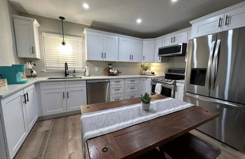 The Country Club Cottage NEW! Space Coast Entire Home! Plenty of Parking! - Foto 32