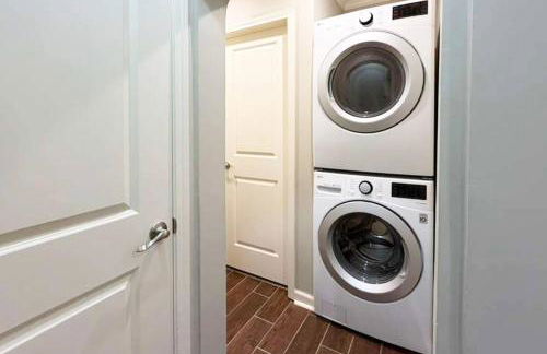 Private and Relaxing Getaway with Gym, Pool & Hot Tub - Foto 16