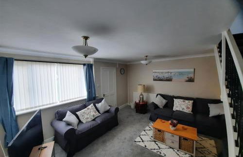 Cosy 3 bedroom residential house, private garden, 30 minutes from Alton Towers, 5 minute walk to Trentham Gardens. - Foto 4