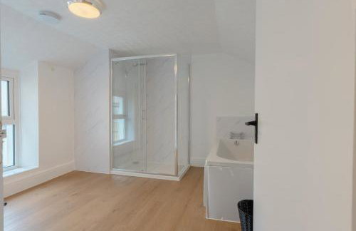 4-Bedroom Coastal Getaway in Pembroke Dock - Foto 18