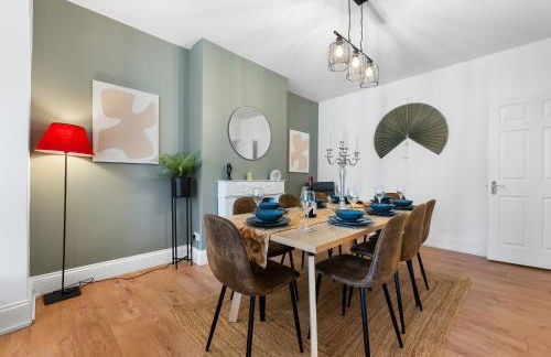 LONG TERM STAY SPECIAL OFFER AVAILABLE! 5-Bedroom Spacious, Stunning Design, Sociable Areas & Cosy House Near South Downs Park, Sleeps 11 with GAMES Room, PRIVATE PARKING and GARDEN - by Blue Puffin Stays - Foto 13