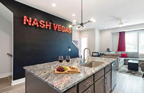 Private Home with Rooftop Game Room near Downtown - Foto 9