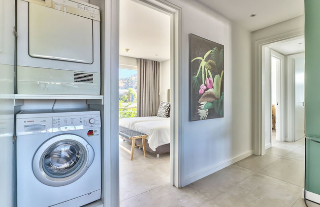 Luxury Three Bedroom Apartment - Fully Furnished and Equipped - Photo 2