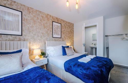 Liverpool-Halewood-Speke - NR Airport & JLR - Sleeps 8 - 5 Beds 1 sofabed 2 Bath Driveway Parking - Docks - Short 2 Long Stays - by Samina, ARZ Stays - Foto 8