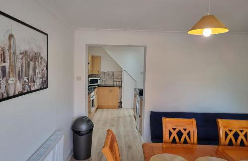 Entire 3 bedroom home with Parking in Welling, London, UK - Photo 8