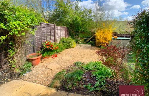 Woking - Parking Garden 2Bed - Photo 16