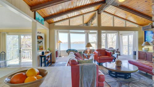 Cedar Lake Retreat with Boathouse and Dock! - Foto 3