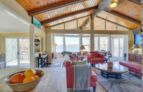 Cedar Lake Retreat with Boathouse and Dock! - Foto 3