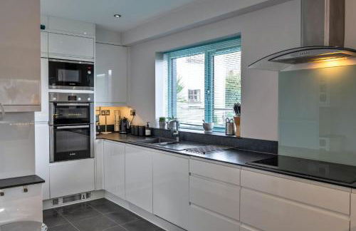 Finest Retreats - Lake View - Photo 3