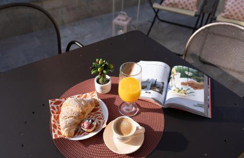 Loft Park & Rail free Parking - Photo 18