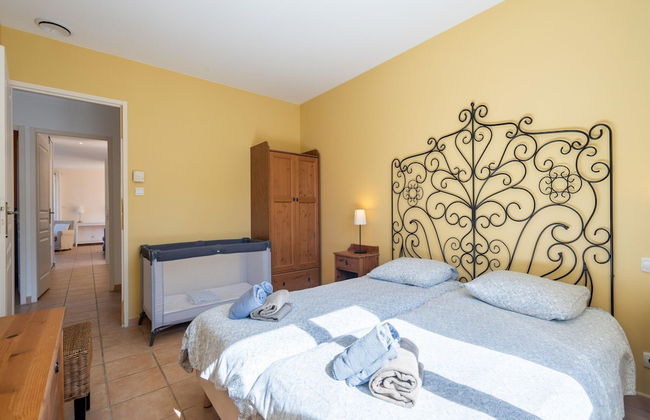 Villa in Montbrun With Pool and Mountain Views - Photo 6